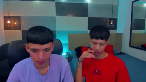 Snapshot of juan_nd_steven chatting on December 21, 10:17 am JuanSteven online show from December 21, 10:17 am