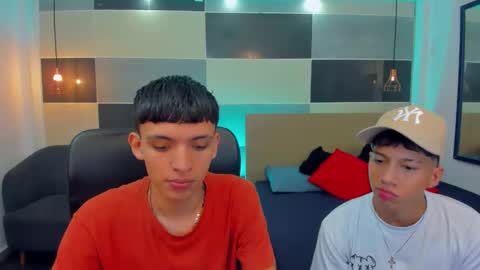 Snapshot of juan_nd_steven chatting on December 24, 4:44 am JuanSteven online show from December 24, 4:44 am