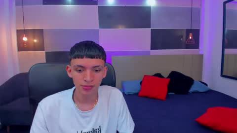 Snapshot of juan_nd_steven chatting on December 28, 4:30 am JuanSteven online show from December 28, 4:30 am