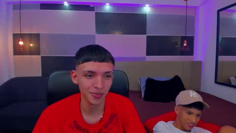 Snapshot of juan_nd_steven chatting on December 31, 10:45 pm JuanSteven online show from December 31, 10:45 pm