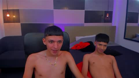 Snapshot of juan_nd_steven chatting on January 4, 3:49 pm JuanSteven online show from January 4, 3:49 pm