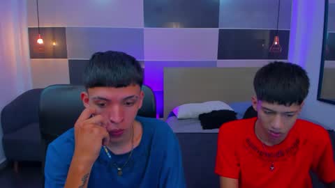 Snapshot of juan_nd_steven chatting on January 11, 7:28 am JuanSteven online show from January 11, 7:28 am