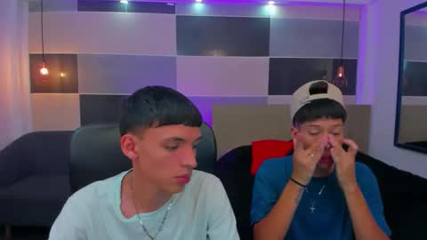 Snapshot of juan_nd_steven chatting on January 14, 4:25 am JuanSteven online show from January 14, 4:25 am