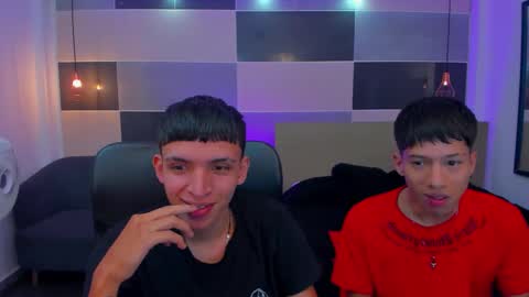 Snapshot of juan_nd_steven chatting on January 15, 4:25 am JuanSteven online show from January 15, 4:25 am