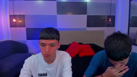 Snapshot of juan_nd_steven chatting on January 16, 4:07 am JuanSteven online show from January 16, 4:07 am