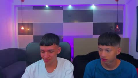 Snapshot of juan_nd_steven chatting on February 4, 4:59 am JuanSteven online show from February 4, 4:59 am