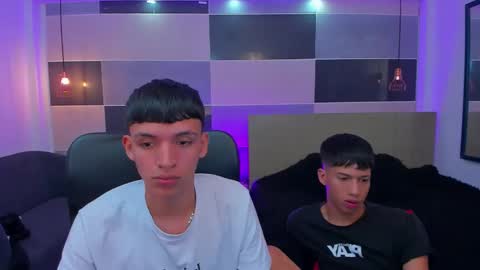 Snapshot of juan_nd_steven chatting on February 11, 4:33 am JuanSteven online show from February 11, 4:33 am