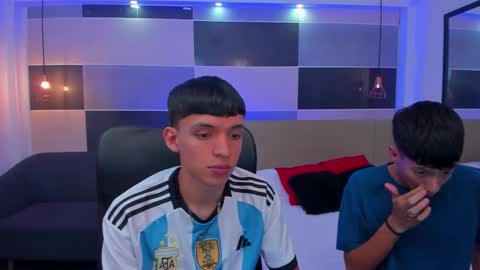 Snapshot of juan_nd_steven chatting on February 19, 4:12 am JuanSteven online show from February 19, 4:12 am