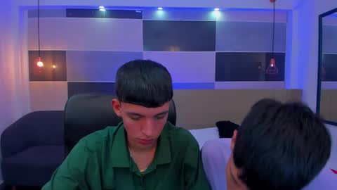 Snapshot of juan_nd_steven chatting on February 22, 4:40 am JuanSteven online show from February 22, 4:40 am