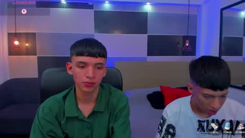 Snapshot of juan_nd_steven chatting on February 27, 4:31 am JuanSteven online show from February 27, 4:31 am