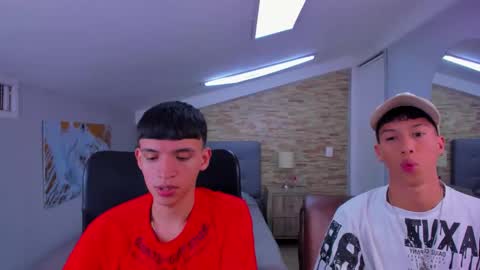 Snapshot of juan_nd_steven chatting on March 5, 4:34 am JuanSteven online show from March 5, 4:34 am