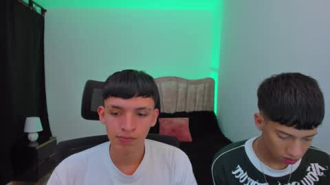 Snapshot of juan_nd_steven chatting on September 11, 4:45 am JuanSteven online show from September 11, 4:45 am