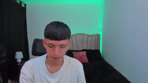 Snapshot of juan_nd_steven chatting on September 24, 4:27 am JuanSteven online show from September 24, 4:27 am