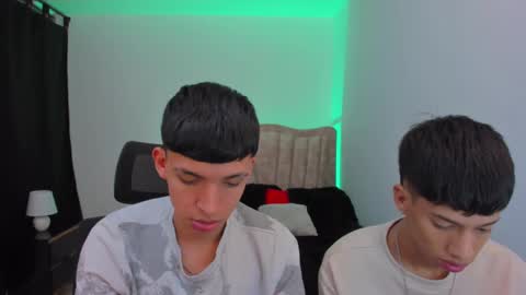 Snapshot of juan_nd_steven chatting on September 27, 7:13 am JuanSteven online show from September 27, 7:13 am