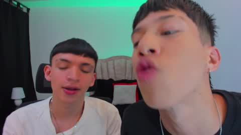 Snapshot of juan_nd_steven chatting on September 30, 10:15 pm JuanSteven online show from September 30, 10:15 pm