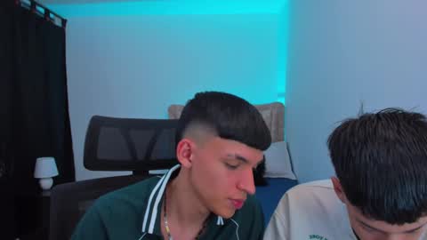 Snapshot of juan_nd_steven chatting on October 4, 4:21 am JuanSteven online show from October 4, 4:21 am