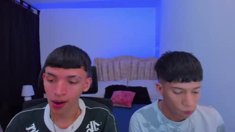 Snapshot of juan_nd_steven chatting on October 8, 4:32 am JuanSteven online show from October 8, 4:32 am