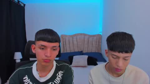 Snapshot of juan_nd_steven chatting on October 9, 4:43 am JuanSteven online show from October 9, 4:43 am