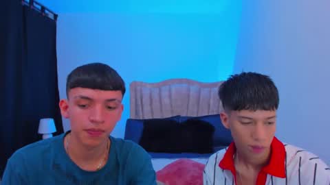 Snapshot of juan_nd_steven chatting on October 10, 4:33 am JuanSteven online show from October 10, 4:33 am