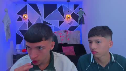 Snapshot of juan_nd_steven chatting on October 17, 11:18 pm JuanSteven online show from October 17, 11:18 pm