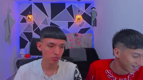 Snapshot of juan_nd_steven chatting on October 22, 4:13 am JuanSteven online show from October 22, 4:13 am