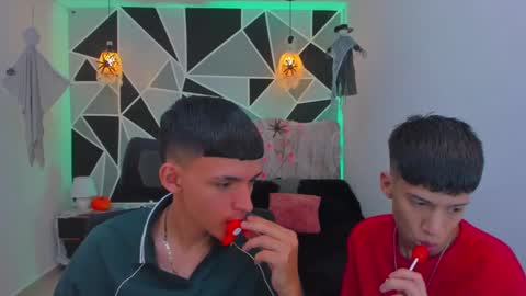 Snapshot of juan_nd_steven chatting on October 23, 4:23 am JuanSteven online show from October 23, 4:23 am