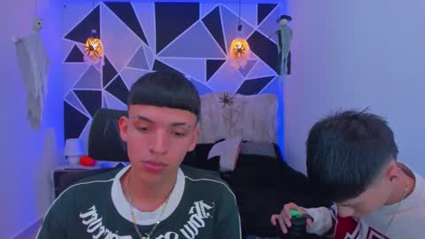 Snapshot of juan_nd_steven chatting on October 25, 4:20 am JuanSteven online show from October 25, 4:20 am