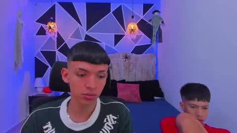 Snapshot of juan_nd_steven chatting on November 1, 12:29 pm JuanSteven online show from November 1, 12:29 pm