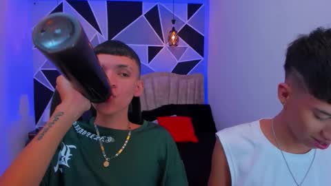 Snapshot of juan_nd_steven chatting on December 3, 4:42 am JuanSteven online show from December 3, 4:42 am