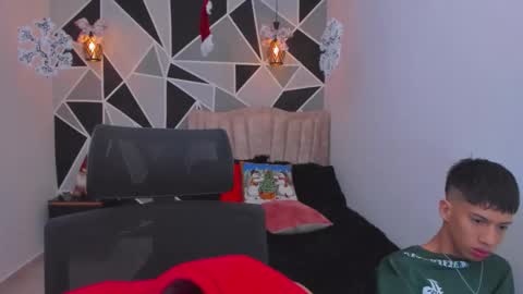 Snapshot of juan_nd_steven chatting on December 14, 11:59 am JuanSteven online show from December 14, 11:59 am