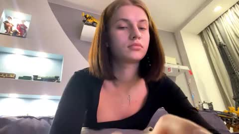 Lola online show from November 8, 4:07 pm