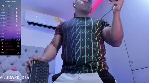 independent model online show from December 28, 5:55 am