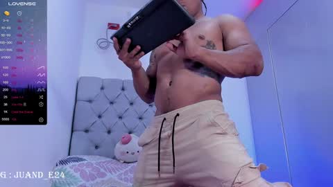 independent model online show from February 4, 4:37 am