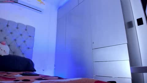 independent model online show from October 16, 4:46 am