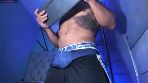 independent model online show from March 5, 6:26 pm