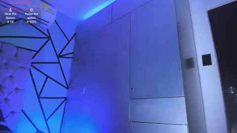 independent model online show from March 19, 6:12 pm