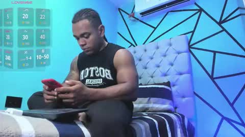 independent model online show from March 29, 1:11 pm