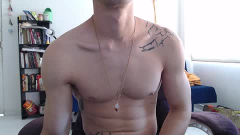 Snapshot of juanisimo_ chatting on January 22, 1:42 pm JUANISIMO online show from January 22, 1:42 pm