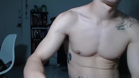 Snapshot of juanisimo_ chatting on February 12, 4:33 am JUANISIMO online show from February 12, 4:33 am