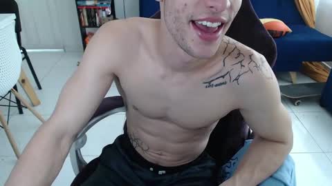 Snapshot of juanisimo_ chatting on February 20, 5:51 pm JUANISIMO online show from February 20, 5:51 pm