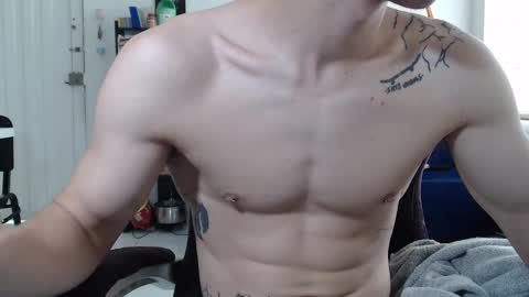 Snapshot of juanisimo_ chatting on March 6, 2:18 pm JUANISIMO online show from March 6, 2:18 pm