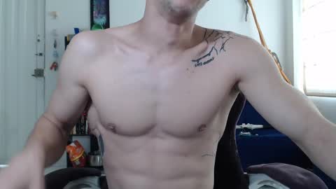 Snapshot of juanisimo_ chatting on March 6, 5:43 pm JUANISIMO online show from March 6, 5:43 pm