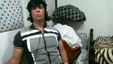 Snapshot of juanito2727 chatting on November 16, 1:55 am amor online show from November 16, 1:55 am