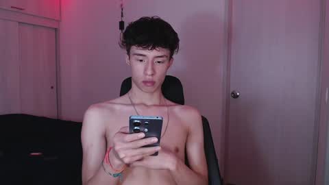 juanmres online show from April 4, 7:55 pm