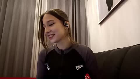 Hi Im Mia 18 years old online show from September 27, 9:03 am