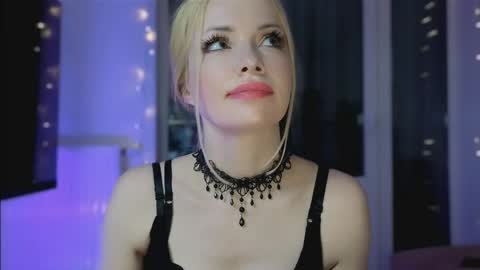 Snapshot of jugoddess chatting on April 27, 8:40 pm Goddess Julia online show from April 27, 8:40 pm