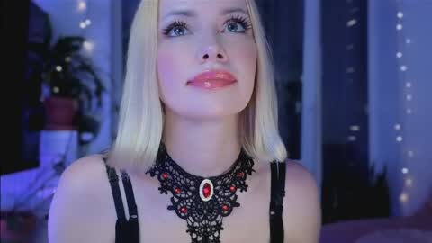 Snapshot of jugoddess chatting on June 3, 8:03 pm Goddess Julia online show from June 3, 8:03 pm