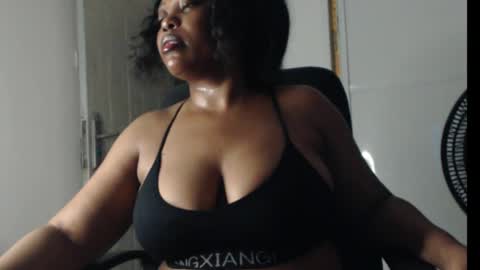 Snapshot of juicy_gold22 chatting on June 3, 6:02 pm Mariagold online show from June 3, 6:02 pm