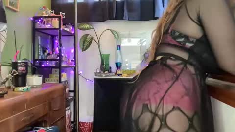 Snapshot of juicy_jussy chatting on May 15, 8:16 pm juicy_jussy online show from May 15, 8:16 pm