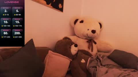 Snapshot of juicy_mystery chatting on December 26, 6:12 pm laura online show from December 26, 6:12 pm